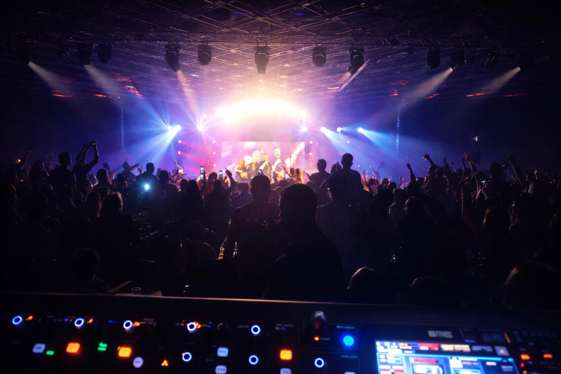 Ηχοληψία / live band sound / line array adamson Ηχοληψία / live band sound / line array adamson